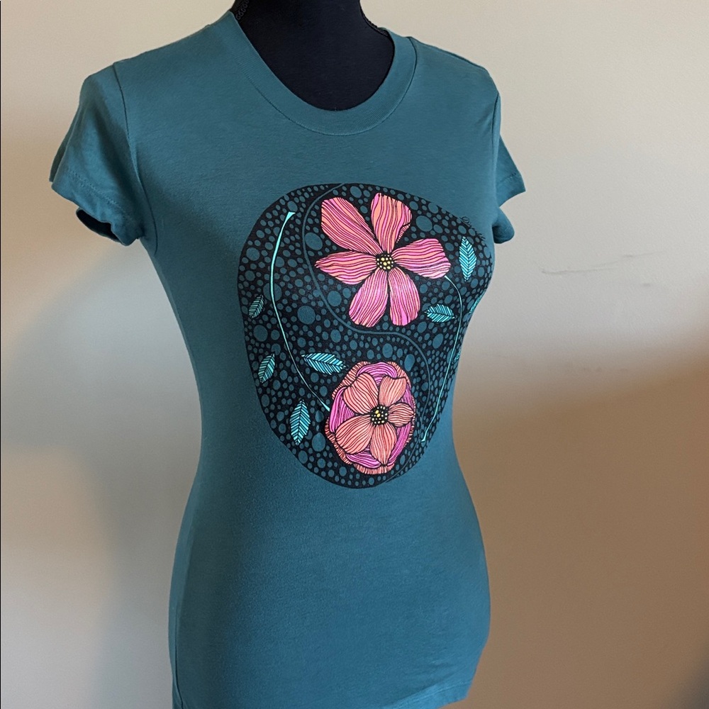 Aloha!  O'Neill aloha hibiscus tee shirt in green, pink, yellow. Size XS. EUC. - Picture 8 of 9